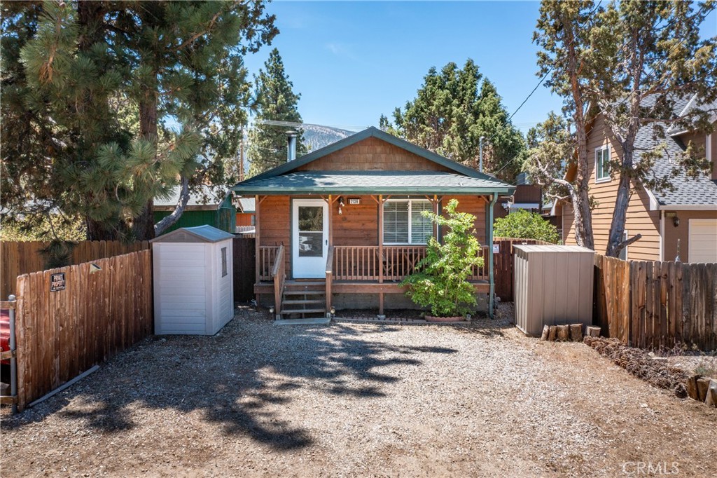 2136 3rd Property Photo 5
