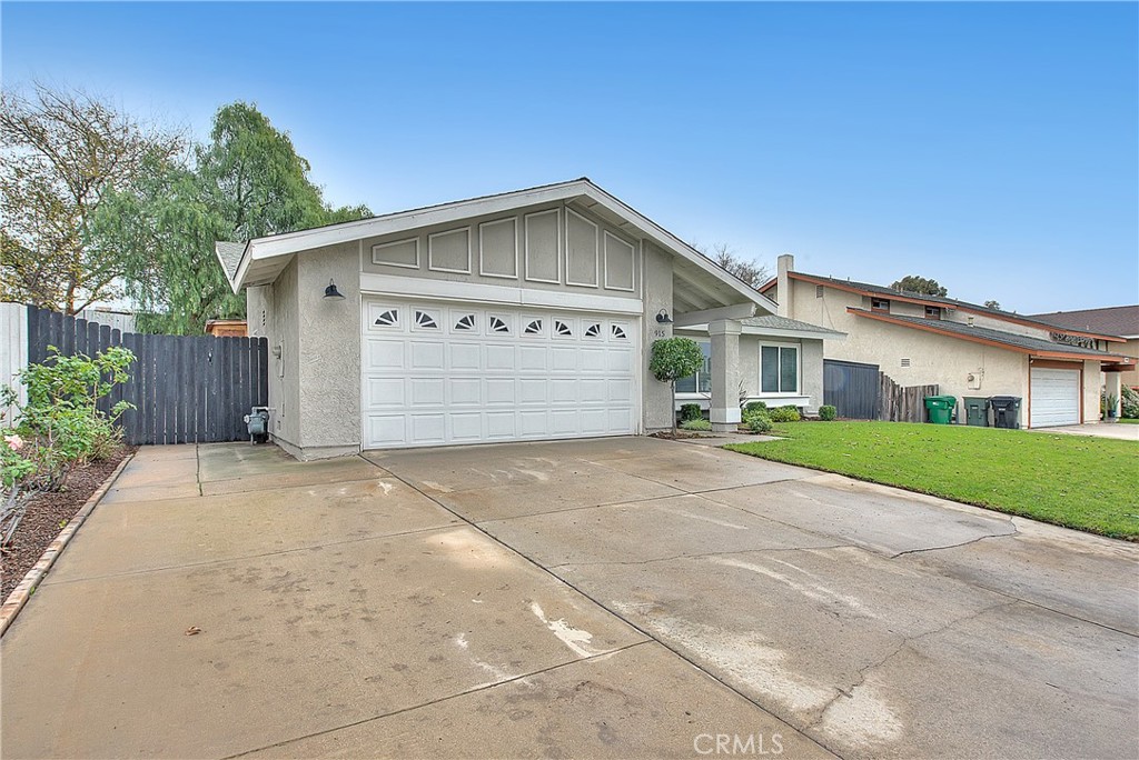 915 Auburndale Property Photo 3