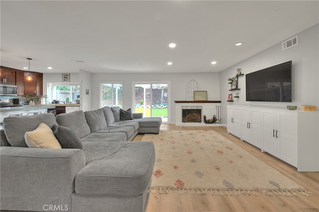915 Auburndale Property Photo 7