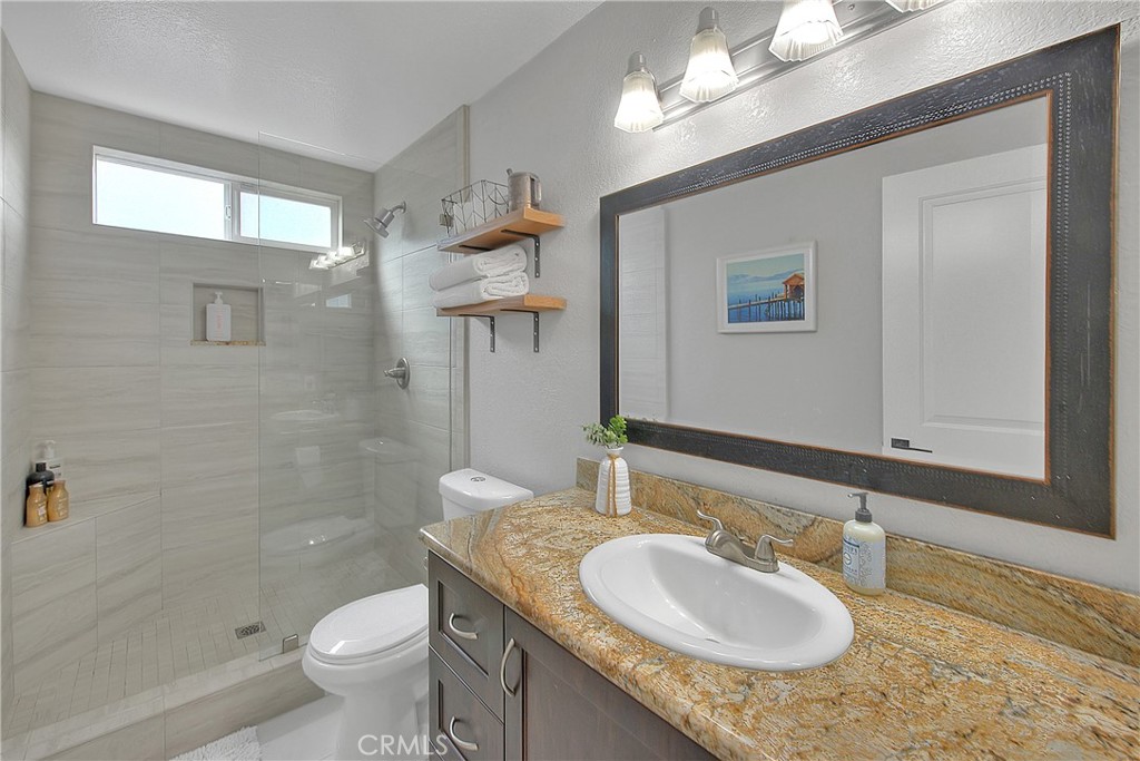 915 Auburndale Property Photo 37