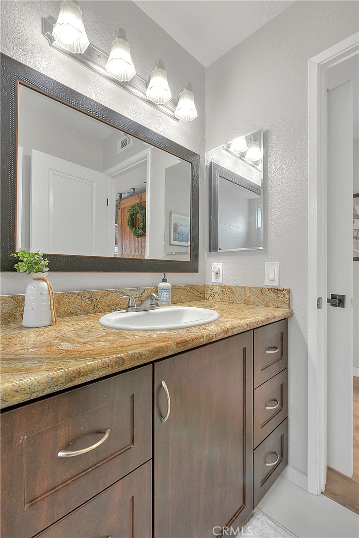 915 Auburndale Property Photo 40