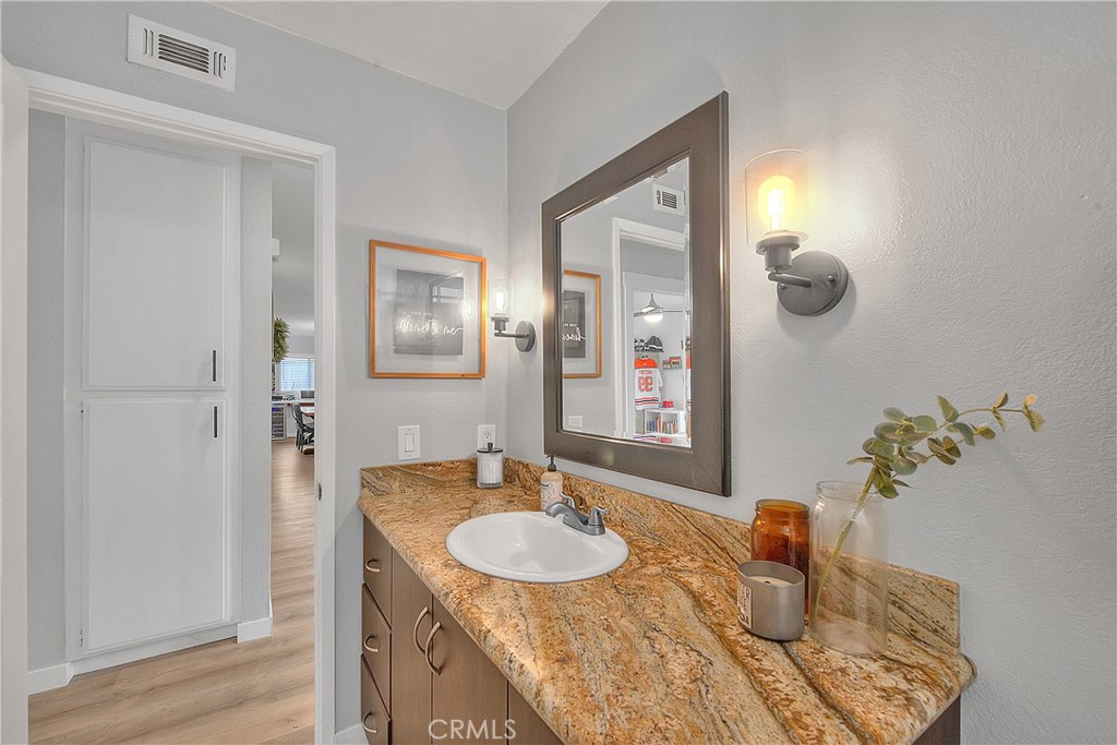 915 Auburndale Property Photo 44
