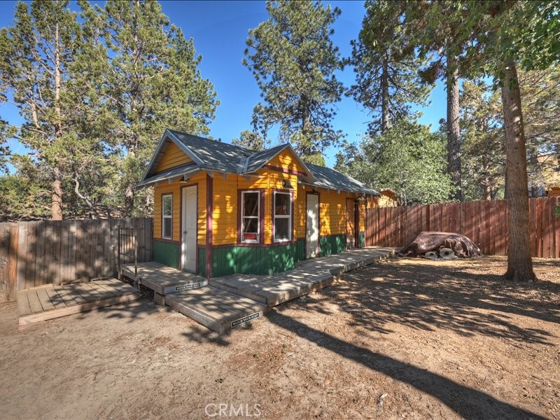 581 Highland Lane Property Photo 3