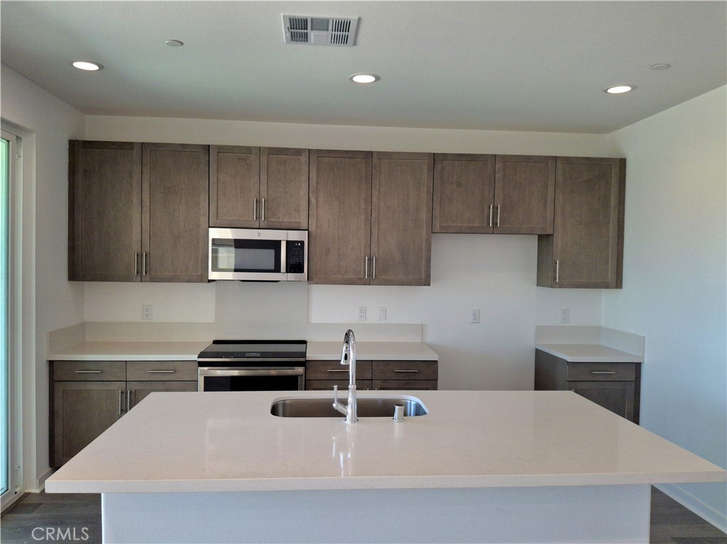 29205 Santa Fe Springs Court Property Photo 4