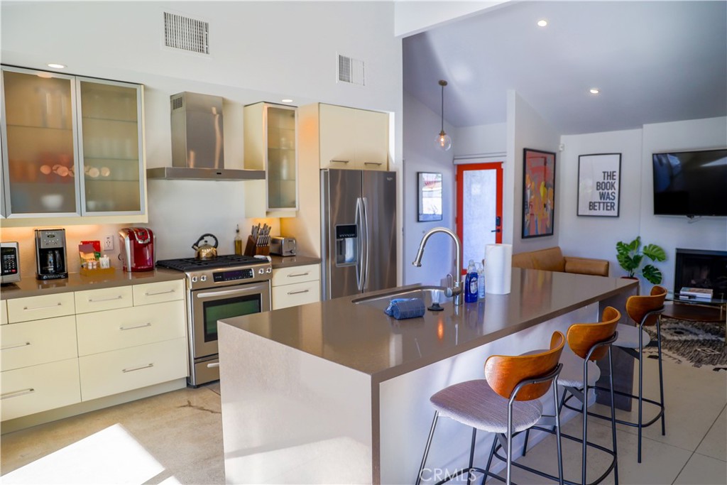 1133 E Via Escuela Property Photo 8