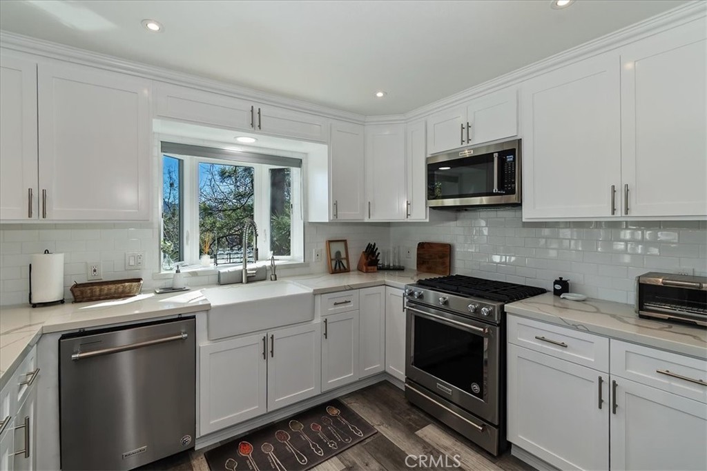 27565 North Bay Rd Property Photo 15