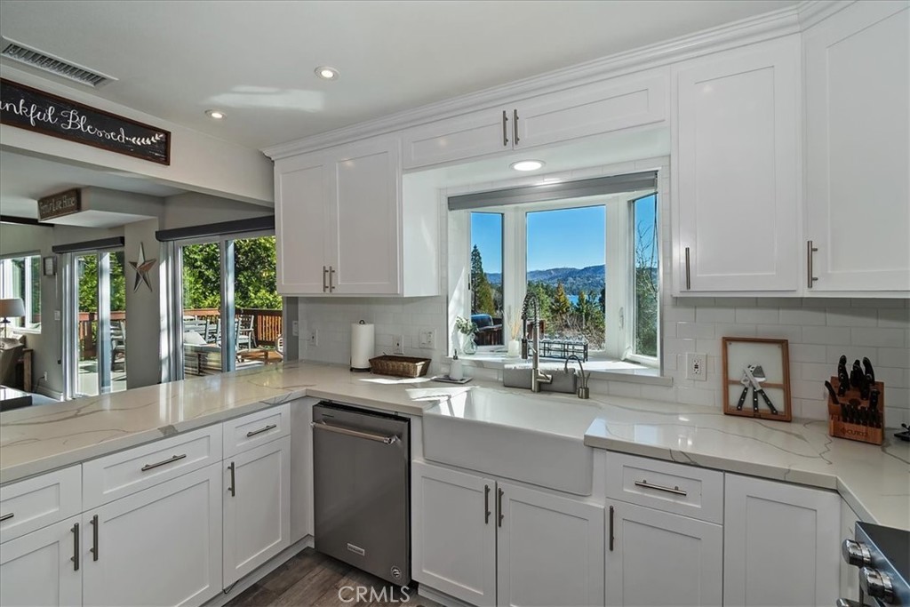 27565 North Bay Rd Property Photo 16