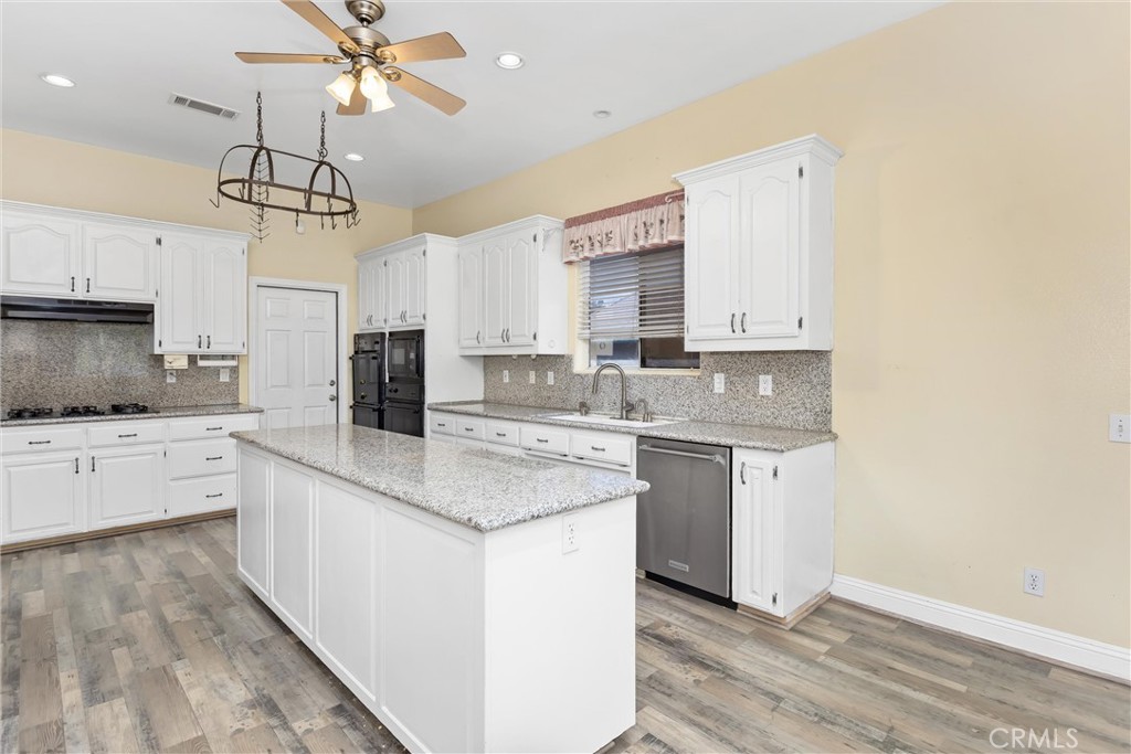 13776 Meadow View Property Photo 16