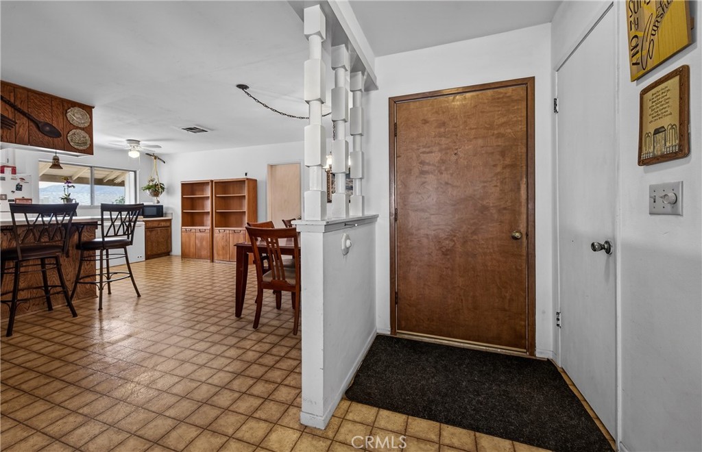 1193 W King Property Photo 4