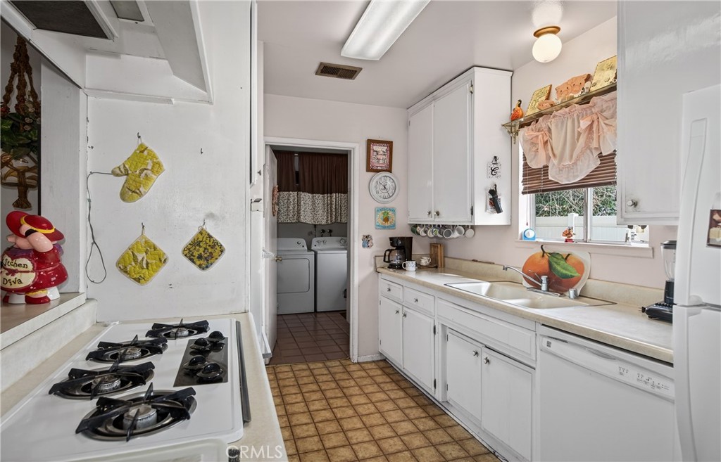 1193 W King Property Photo 10
