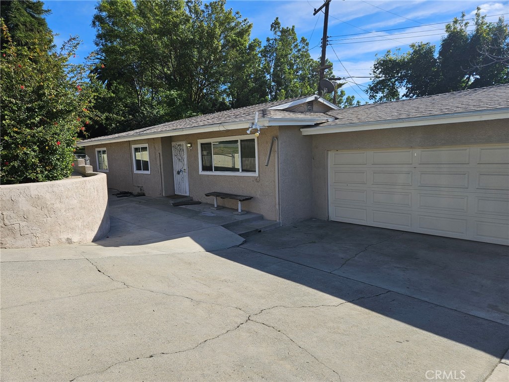 16060 Las Vecinas Drive Property Photo 1