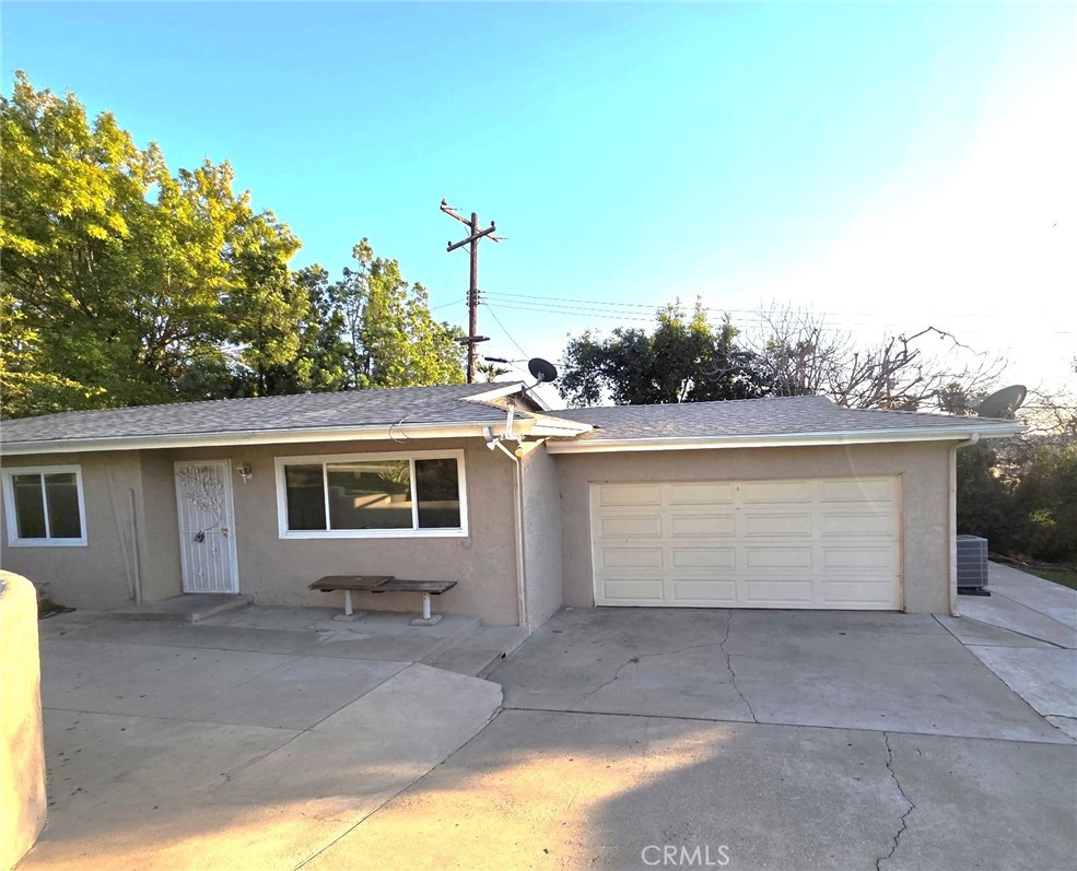 16060 Las Vecinas Drive Property Photo 2