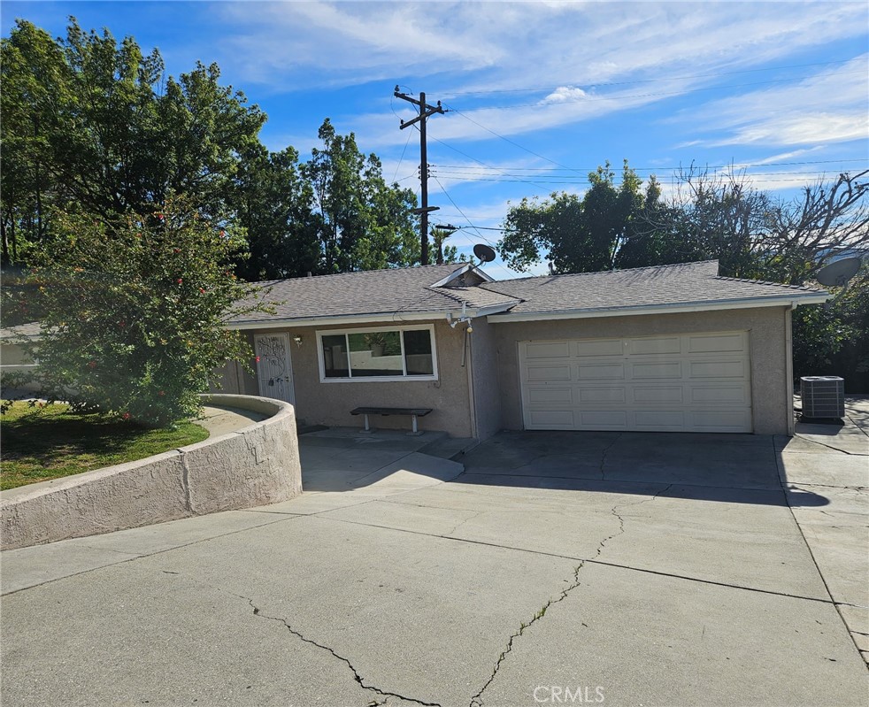 16060 Las Vecinas Drive Property Photo 3