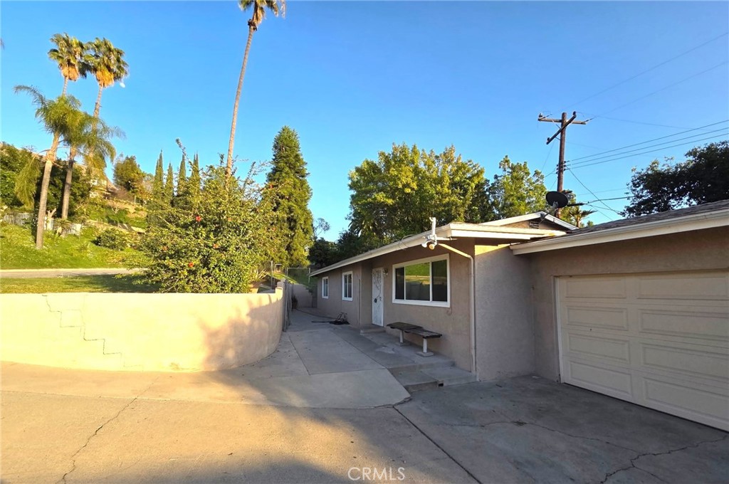 16060 Las Vecinas Drive Property Photo 4