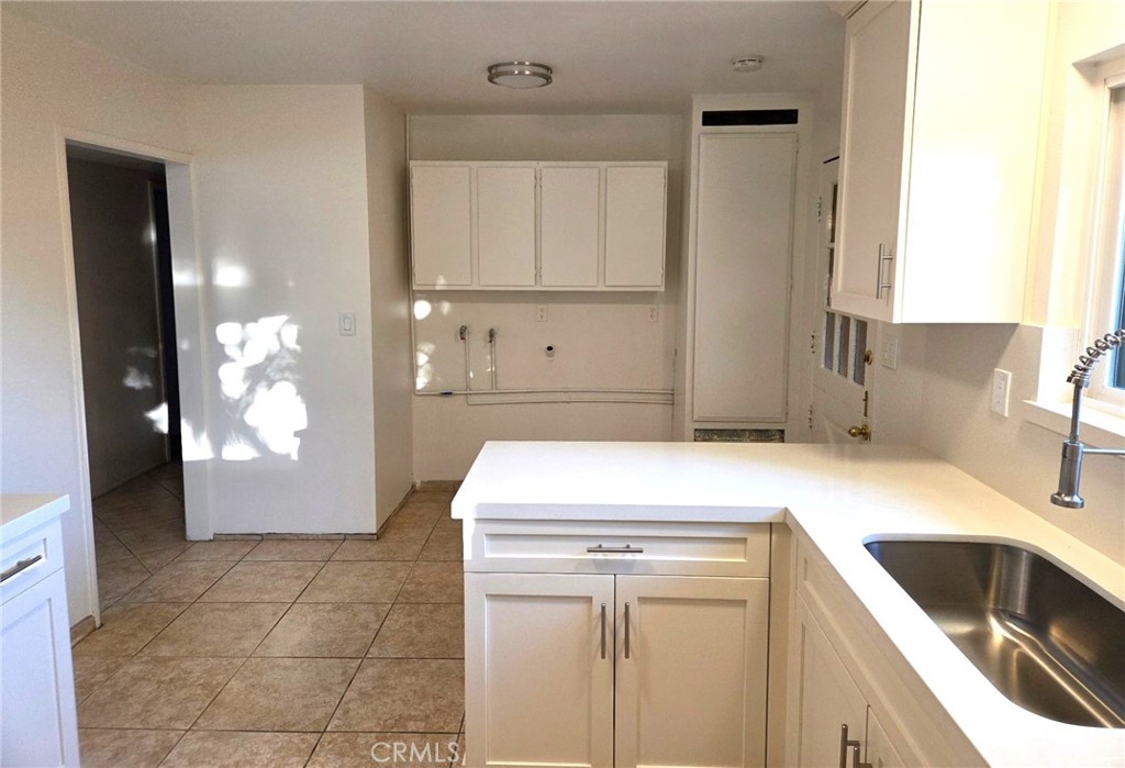 16060 Las Vecinas Drive Property Photo 8