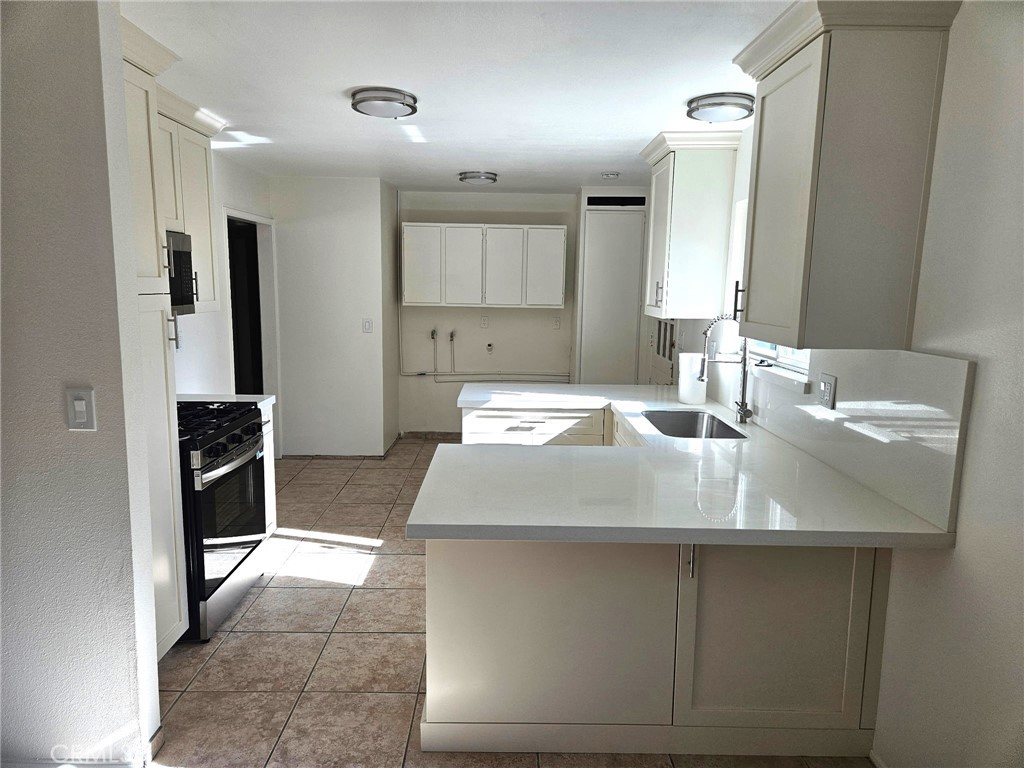 16060 Las Vecinas Drive Property Photo 10