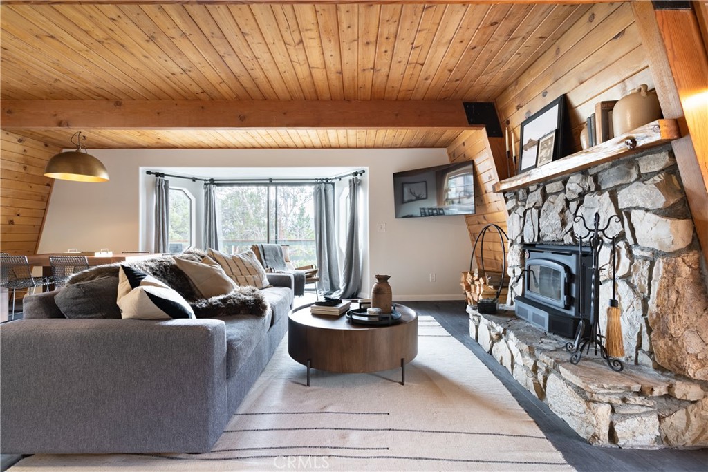 1117 Crater Mountain Property Photo 4