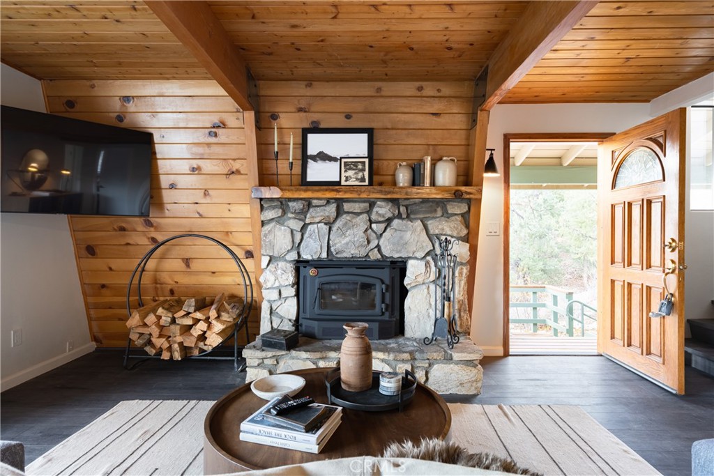 1117 Crater Mountain Property Photo 6