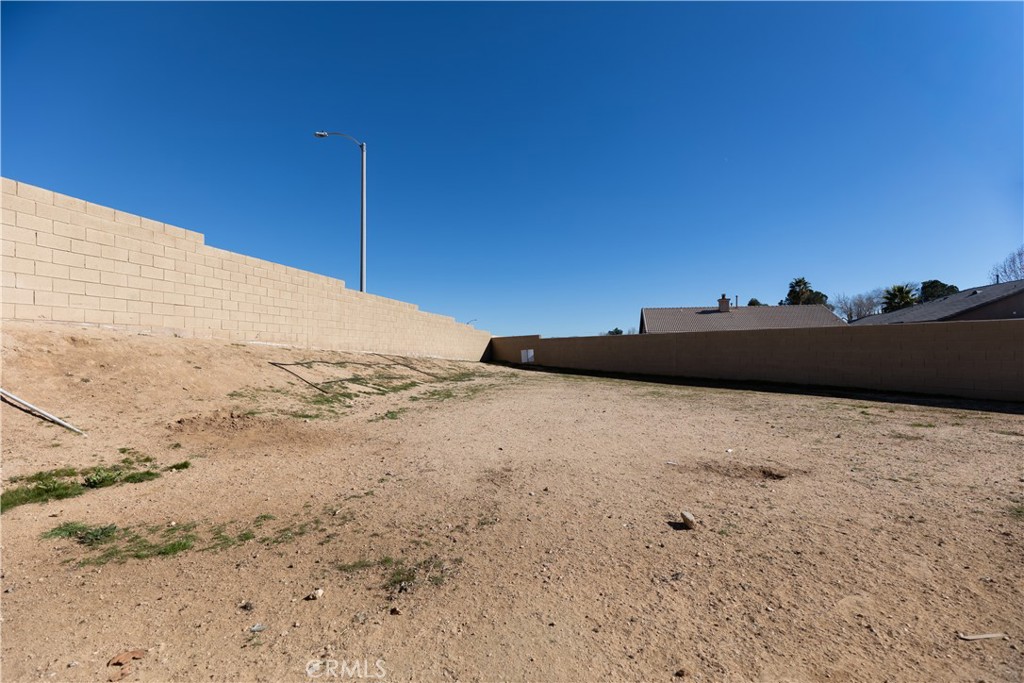 16664 Hawks Hill Property Photo 24