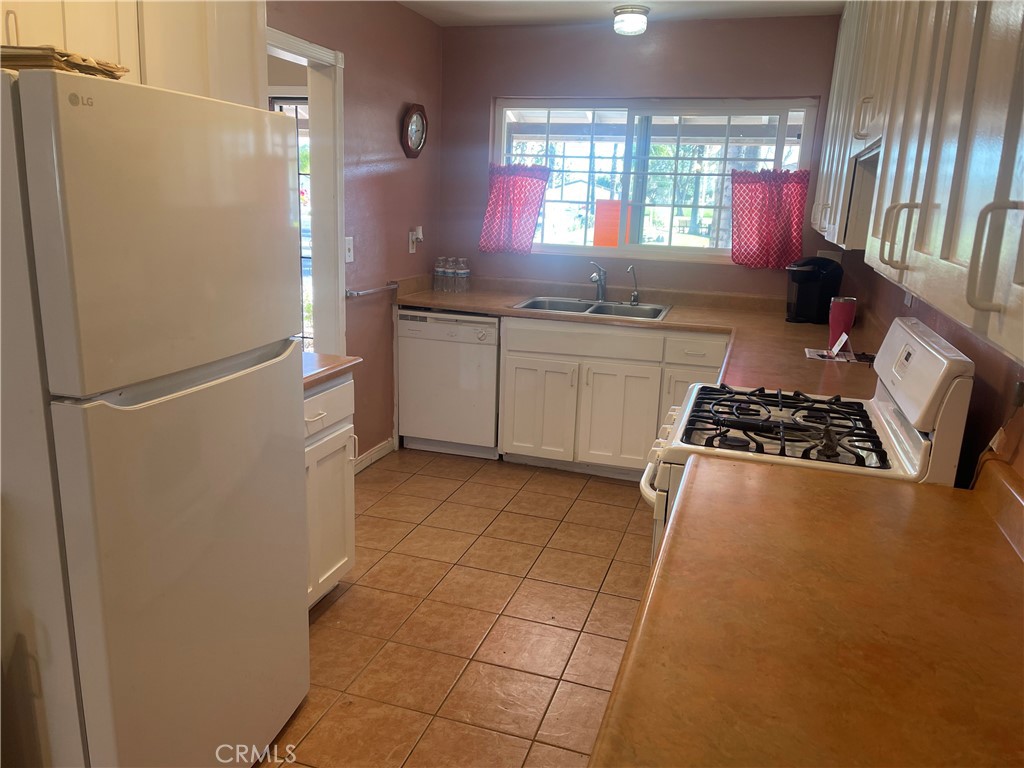 1380 Teakwood Property Photo 4