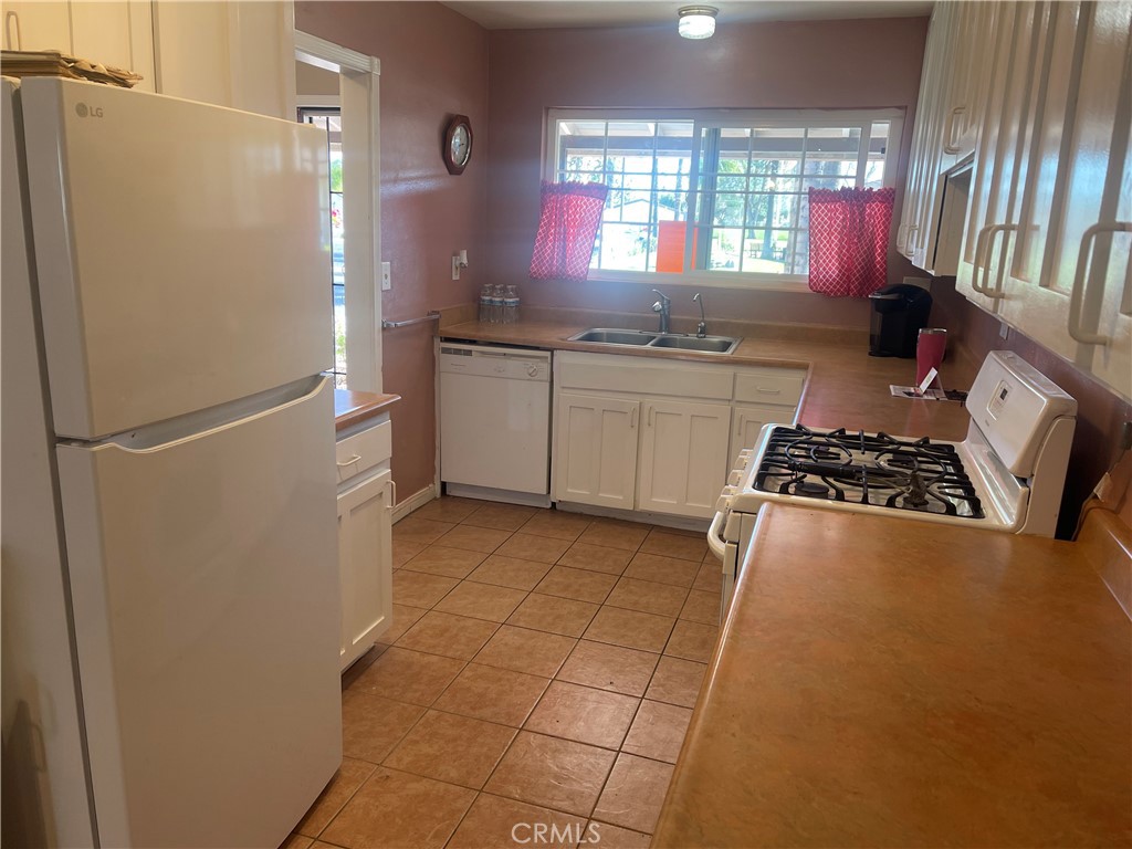 1380 Teakwood Property Photo 6