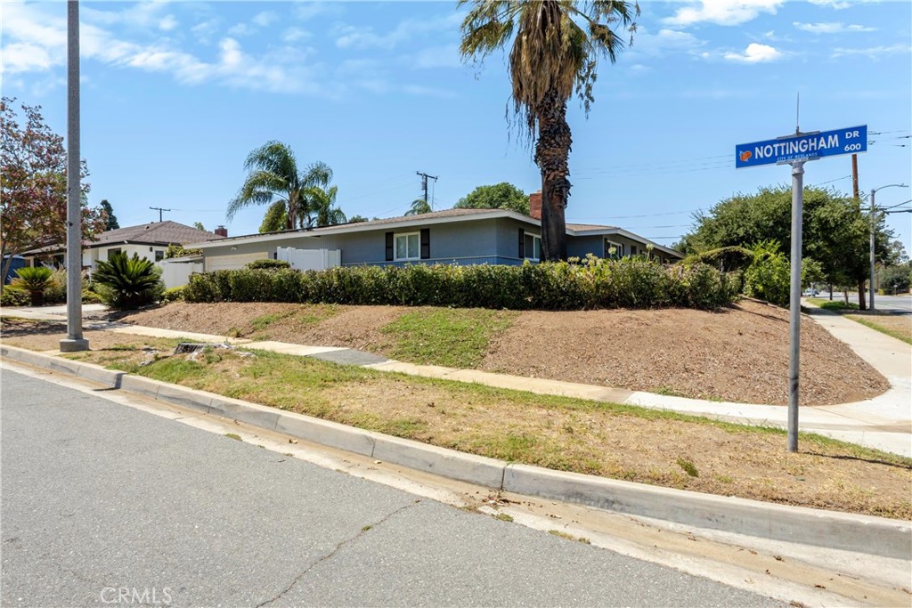 1235 W Cypress Property Photo 4