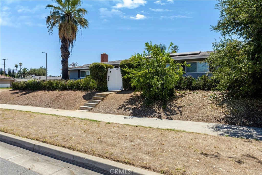 1235 W Cypress Property Photo 6