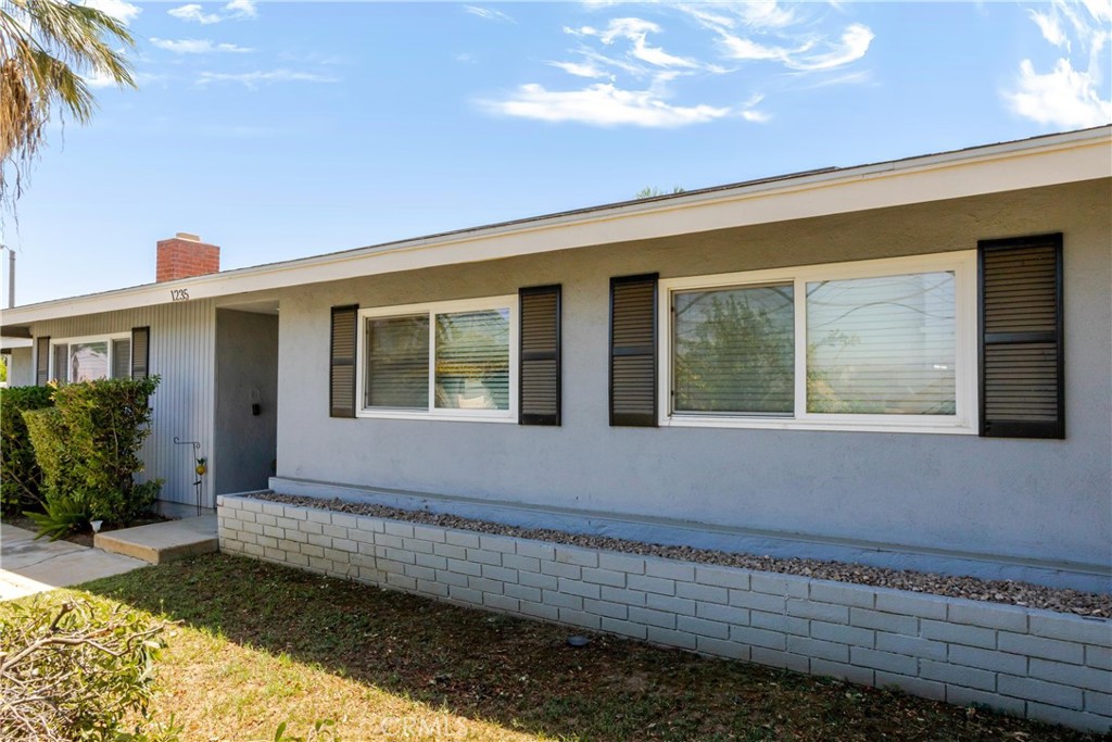 1235 W Cypress Property Photo 7