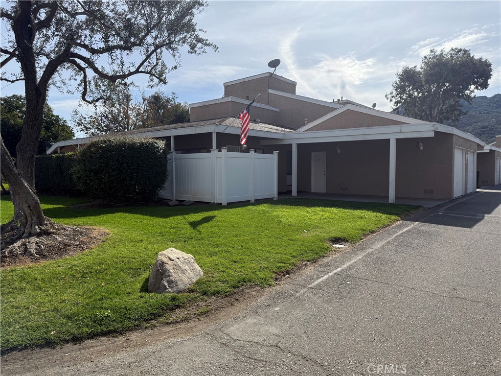 44580 La Paz Property Photo 1