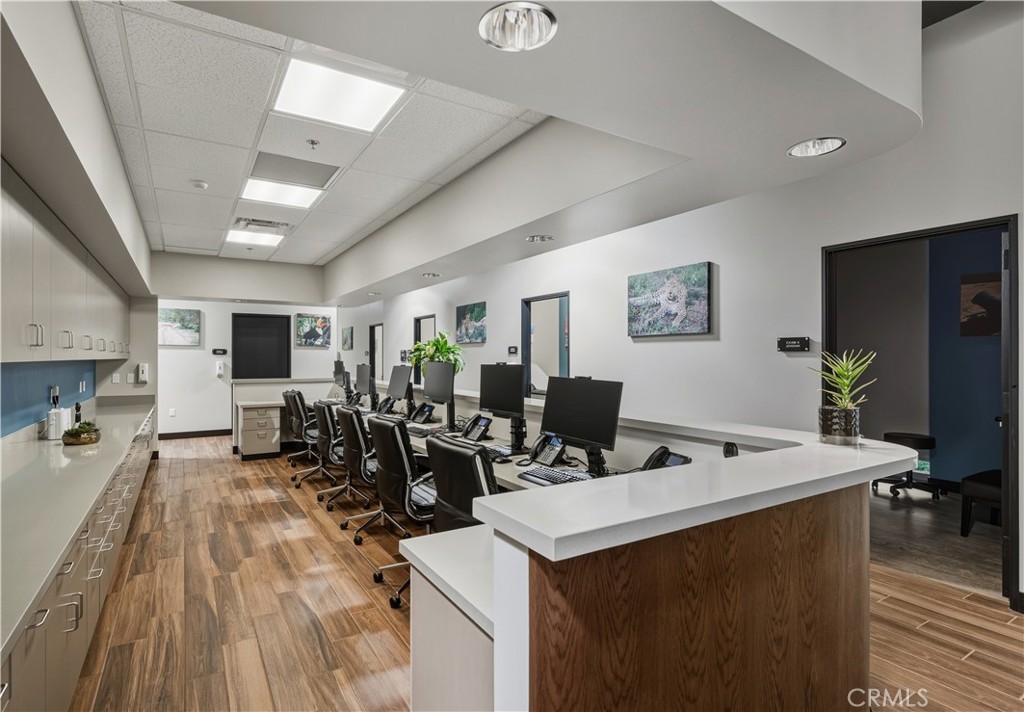 1801 Orange Tree Lane Property Photo 8