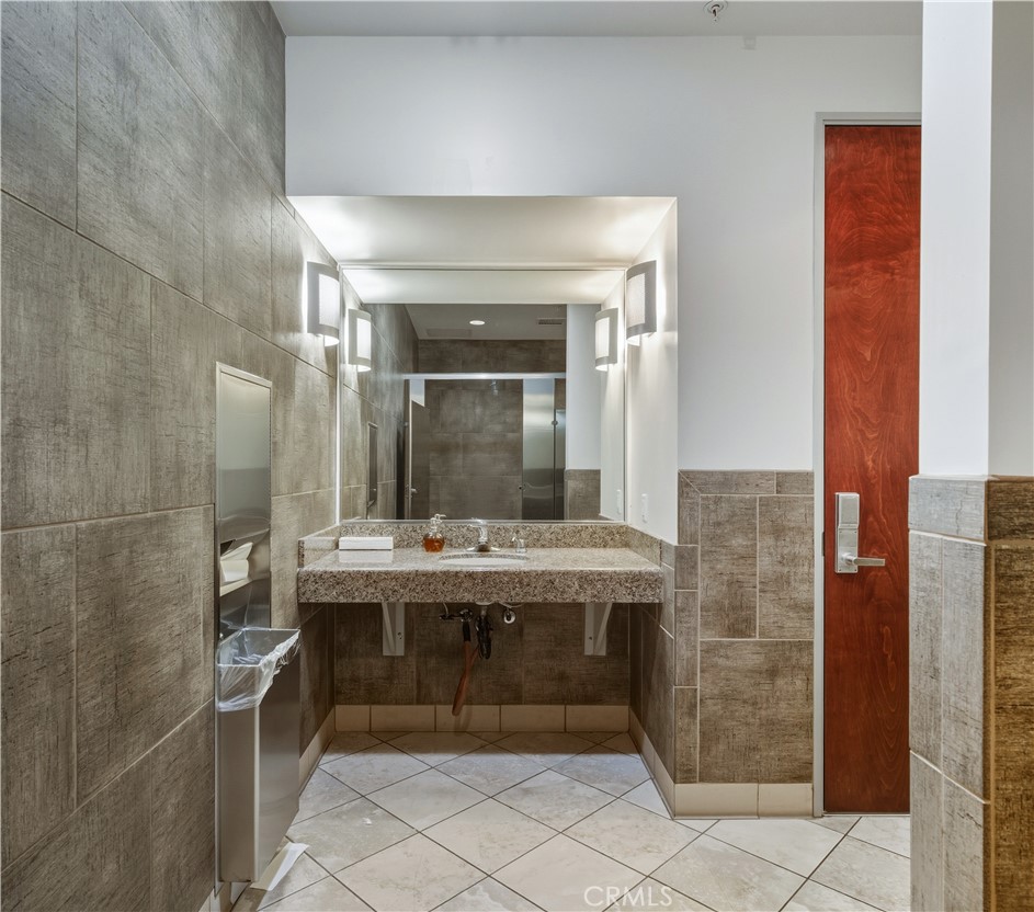 1801 Orange Tree Lane Property Photo 36