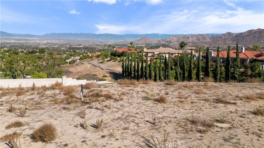 6204 Claridge Drive Property Photo 4