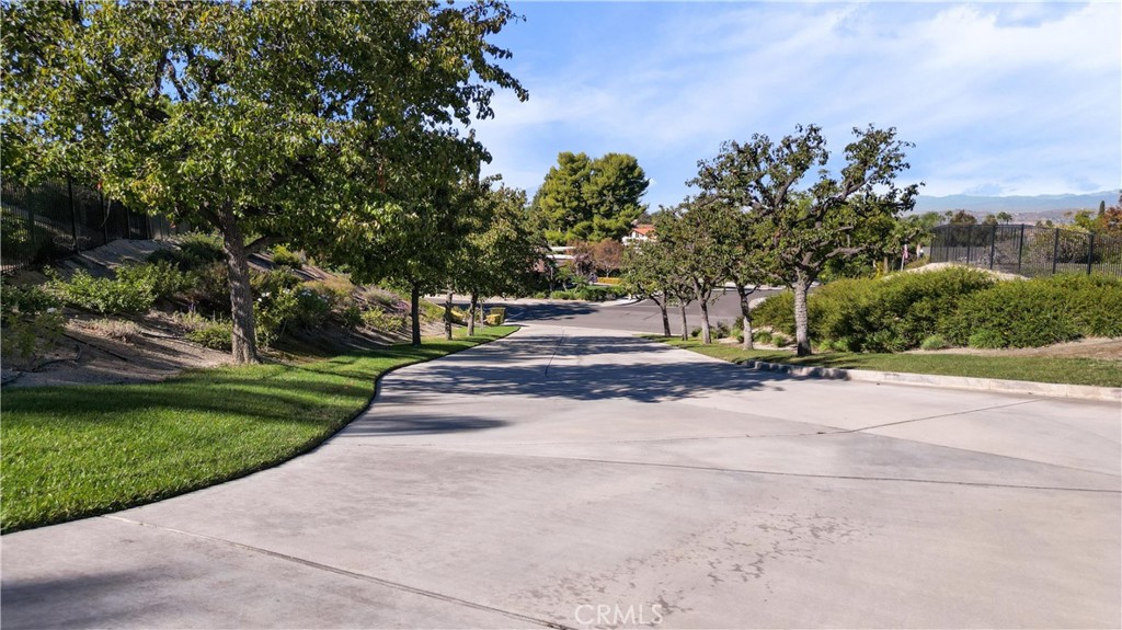 6204 Claridge Drive Property Photo 16