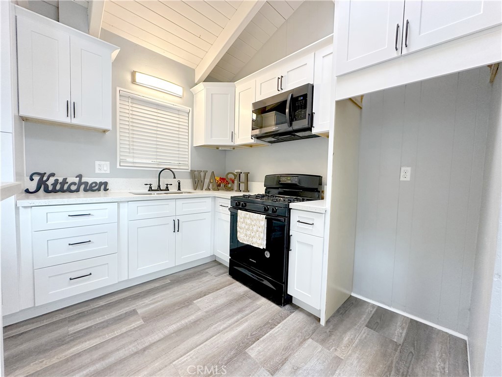 726 Golden Property Photo 8