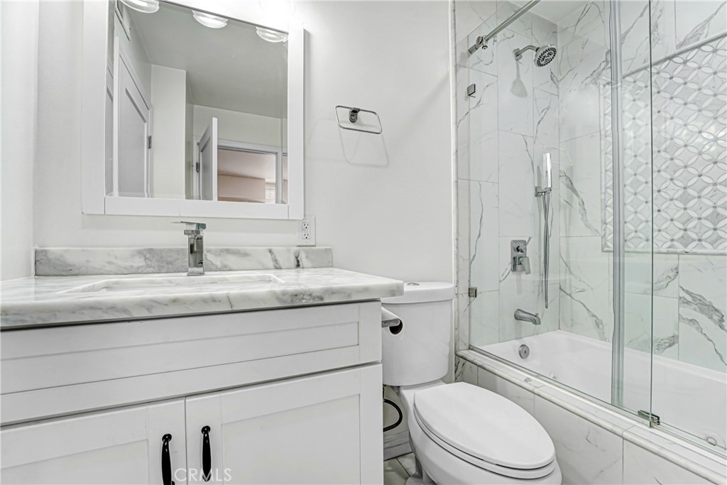 7001 S La Cienega 101 Property Photo 12
