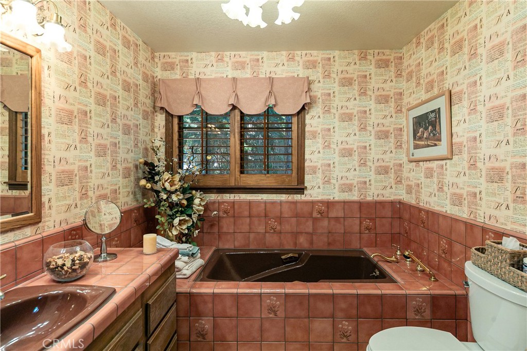 27421 Cedarwood Drive Property Photo 13