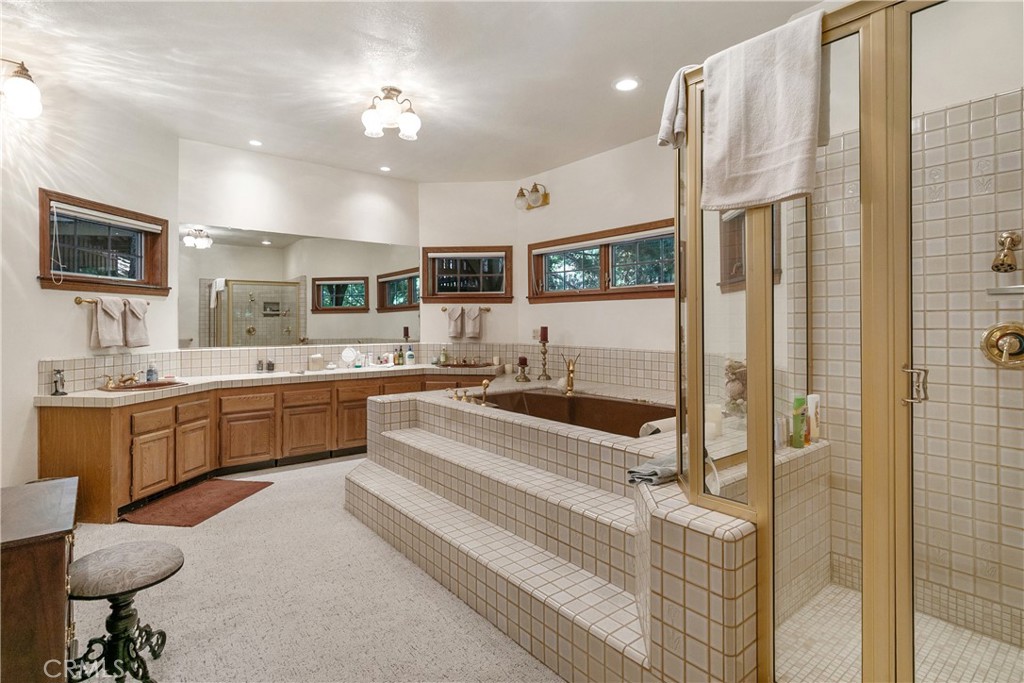 27421 Cedarwood Drive Property Photo 16