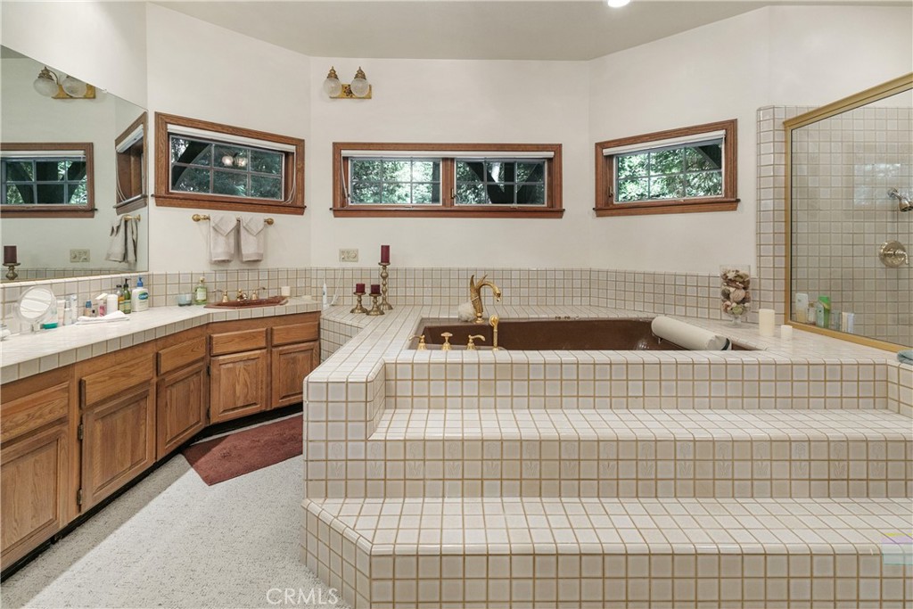 27421 Cedarwood Drive Property Photo 17