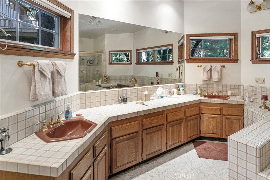 27421 Cedarwood Drive Property Photo 18