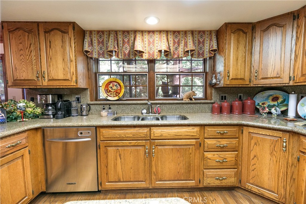 27421 Cedarwood Drive Property Photo 30