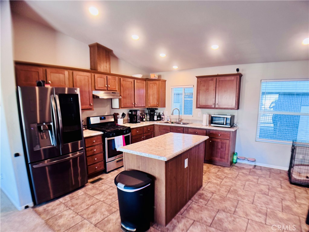 995 Pomona 63 Property Photo 6