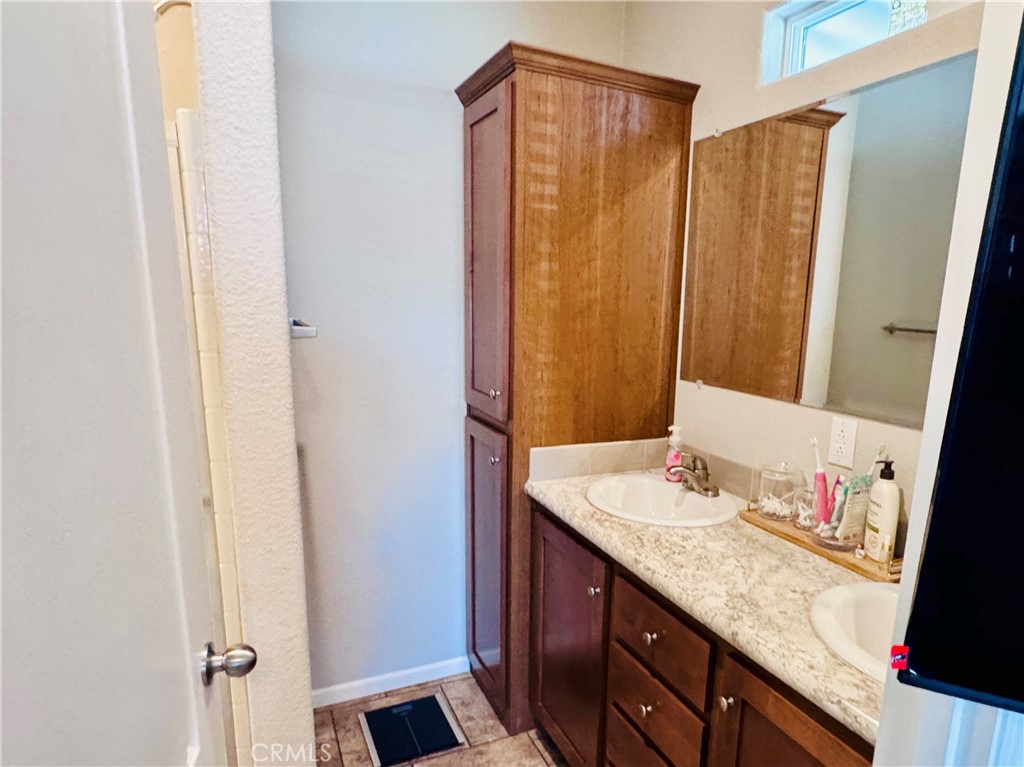 995 Pomona 63 Property Photo 10