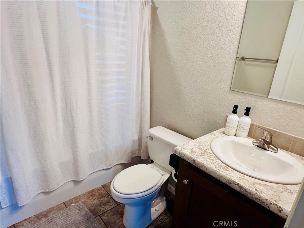 995 Pomona 63 Property Photo 13