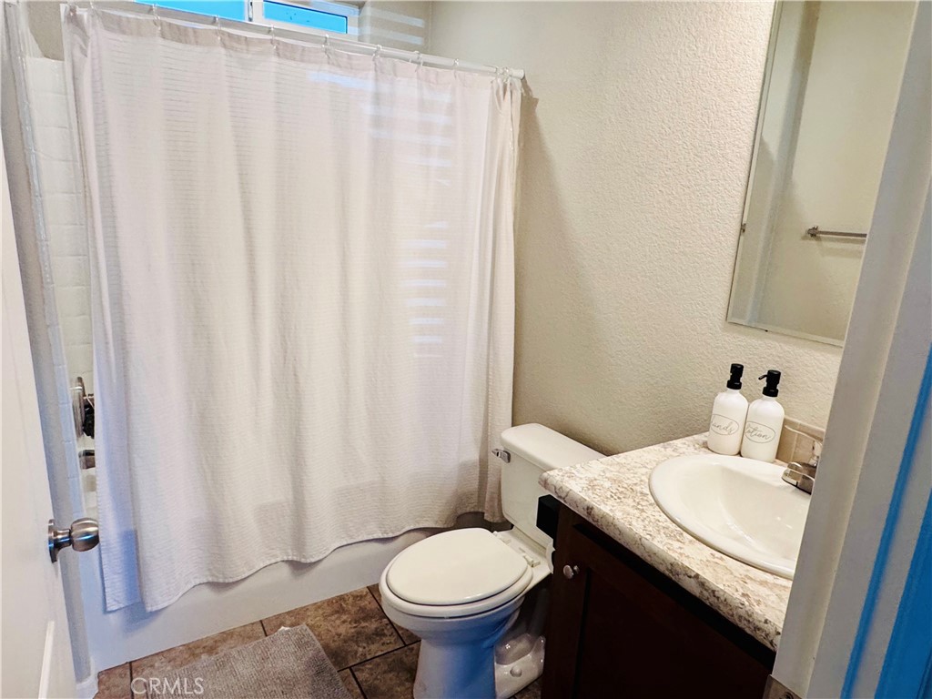 995 Pomona 63 Property Photo 14