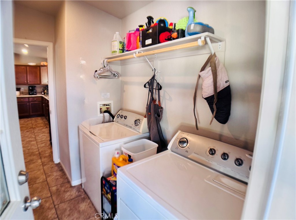 995 Pomona 63 Property Photo 17