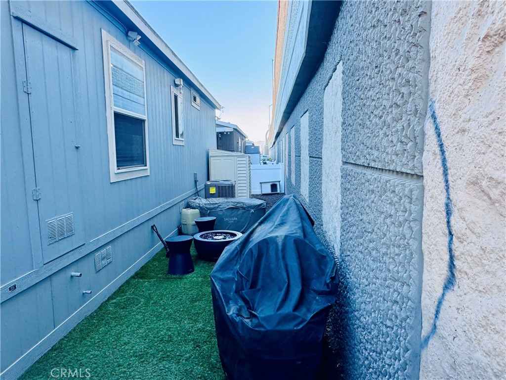 995 Pomona 63 Property Photo 19