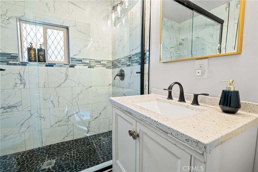 688 Main Property Photo 15