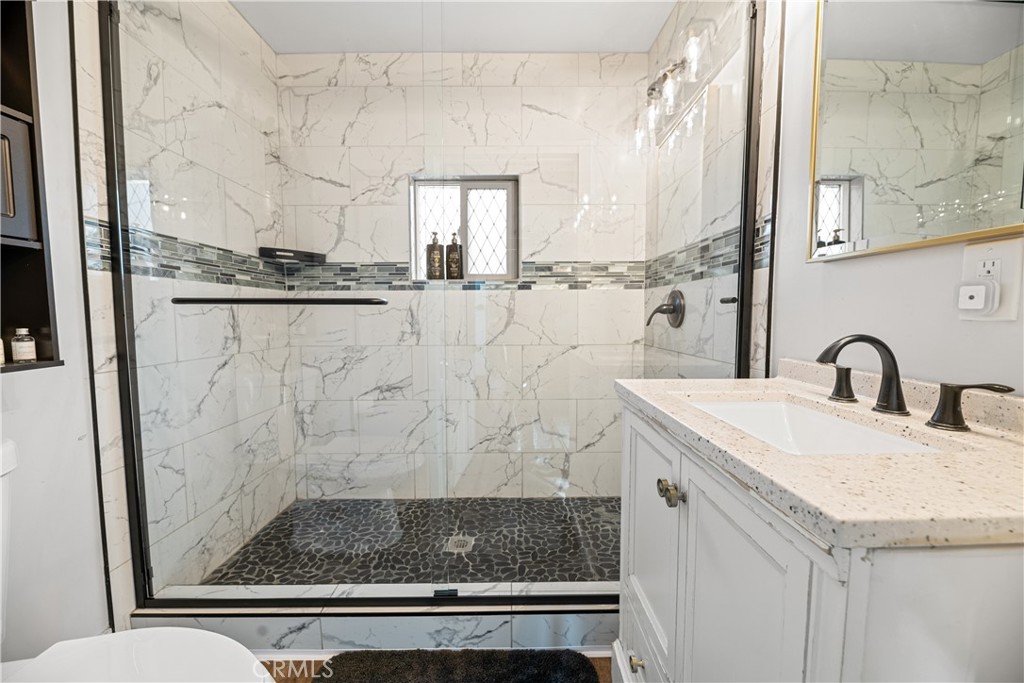 688 Main Property Photo 16