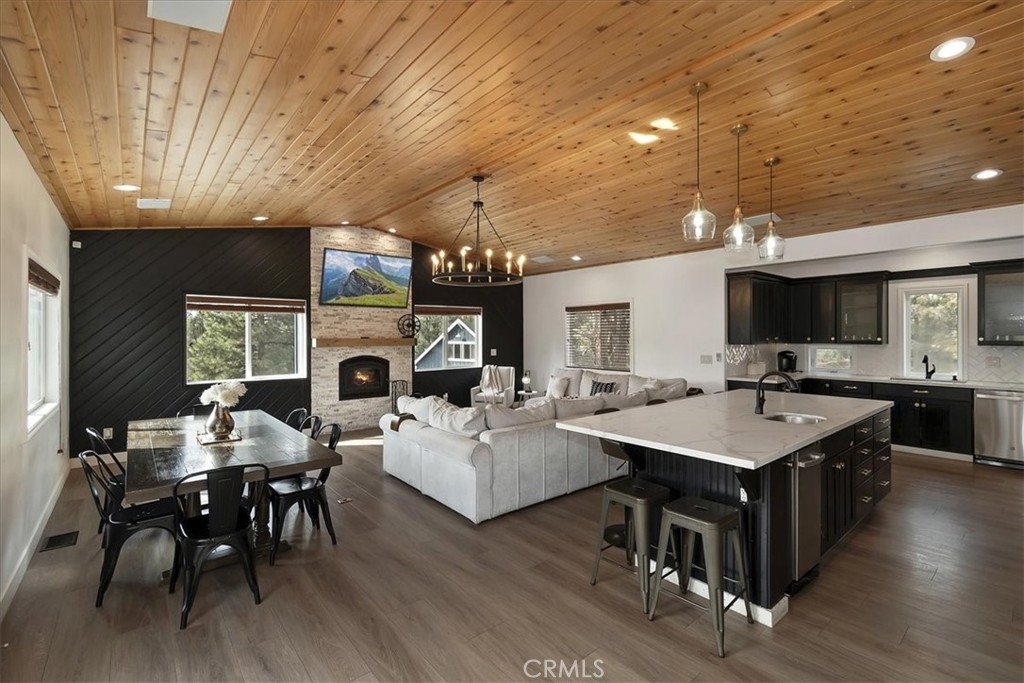 1051 Mound Property Photo 6