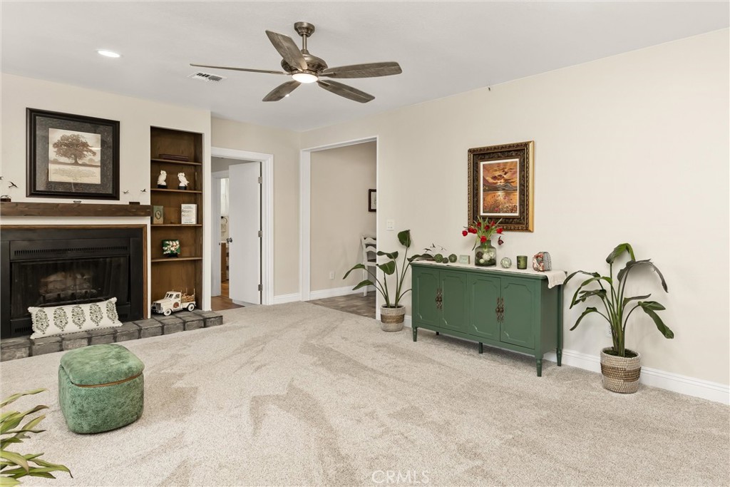 193 N Maple Avenue Property Photo 2